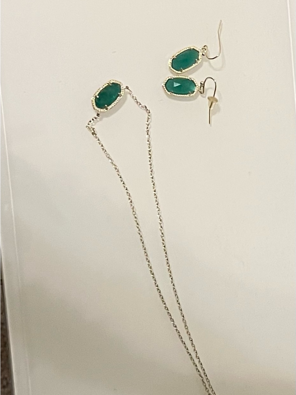 Kendra Scott Emerald Green Stone Pendant Necklace with Matching Drop Earrings